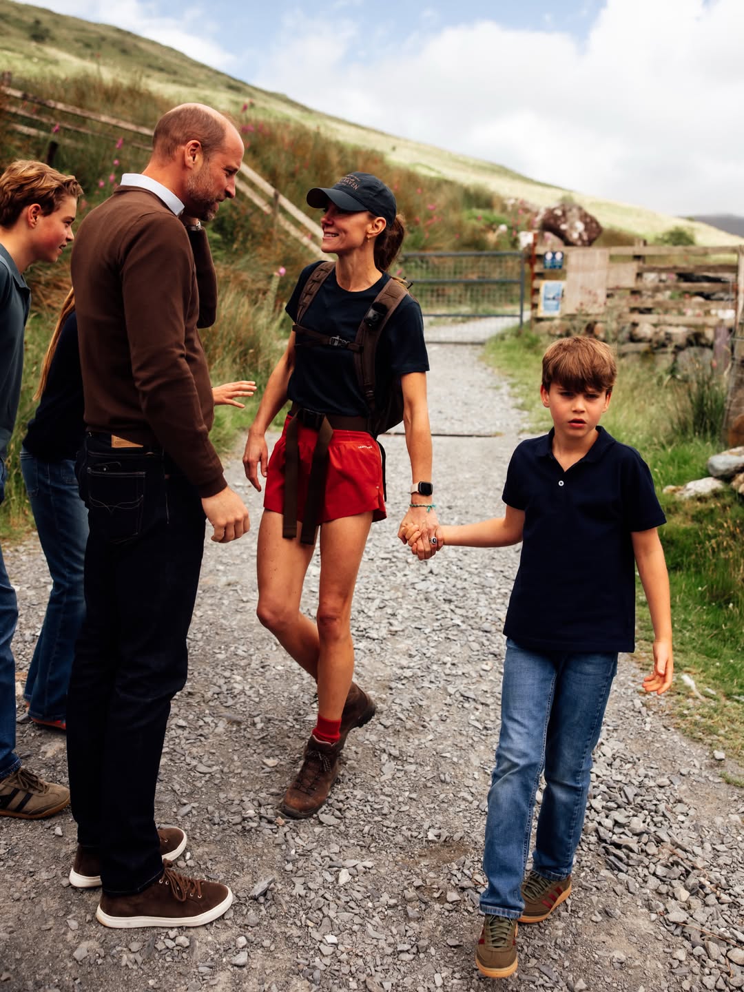 H Kate Middleton με τα παιδιά της μετά το National Three Peaks Challenge.