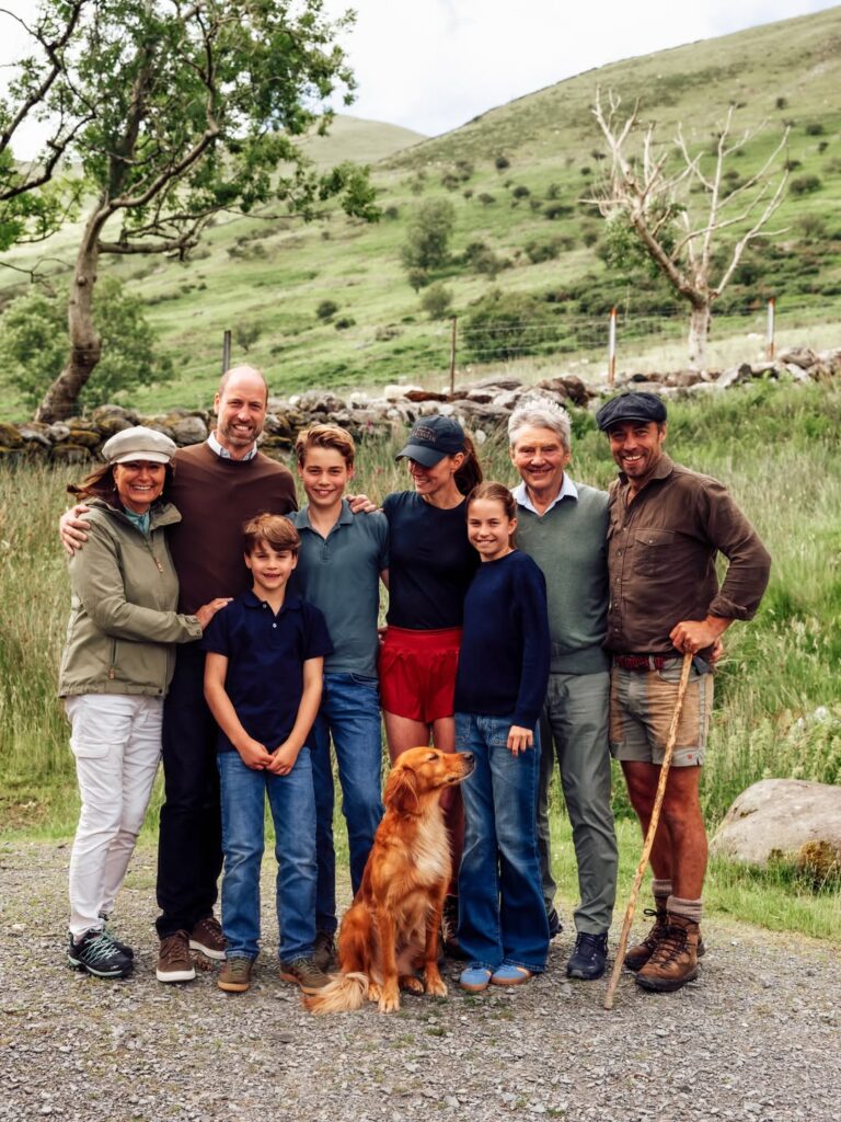 Η Kate Middleton με την οικογένειά της μετά το National Three Peaks Challenge. 