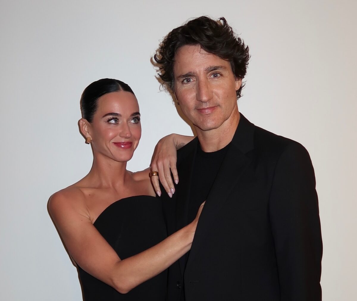 1 χρόνος σχέσης για Katy Perry και Justin Trudeau & το γιορτάζουν στο Saint-Tropez: Τα φιλιά και οι αγκαλιές μέσα στη θάλασσα (φωτογραφίες)
