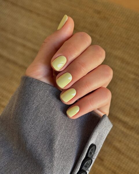 Pistachio milk nails: Το quiet luxury μανικιούρ του καλοκαιριού