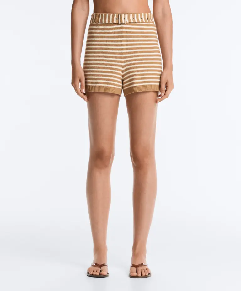 rige-plekto-shorts-oysho