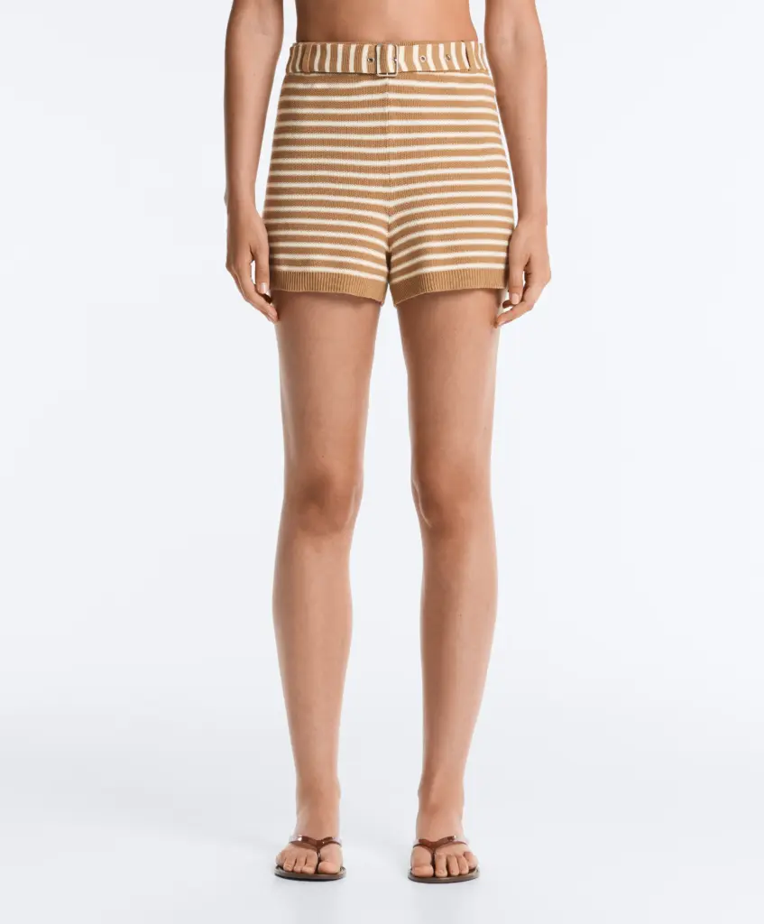 rige-plekto-shorts-oysho