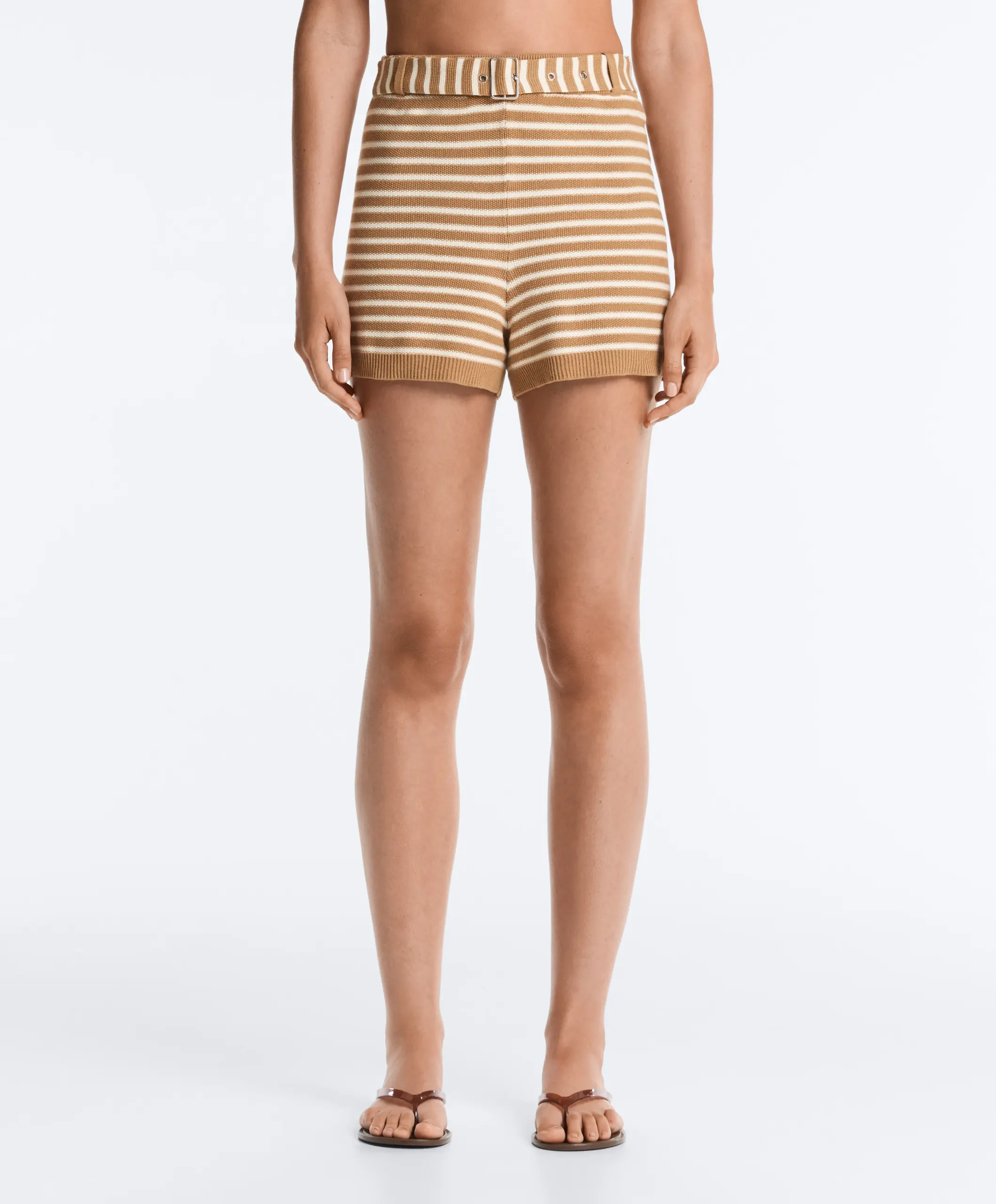 rige-plekto-shorts-oysho
