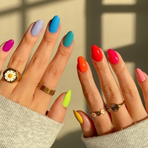 Skittle nails: Το πολύχρωμο nail trend που πρέπει να δοκιμάσεις