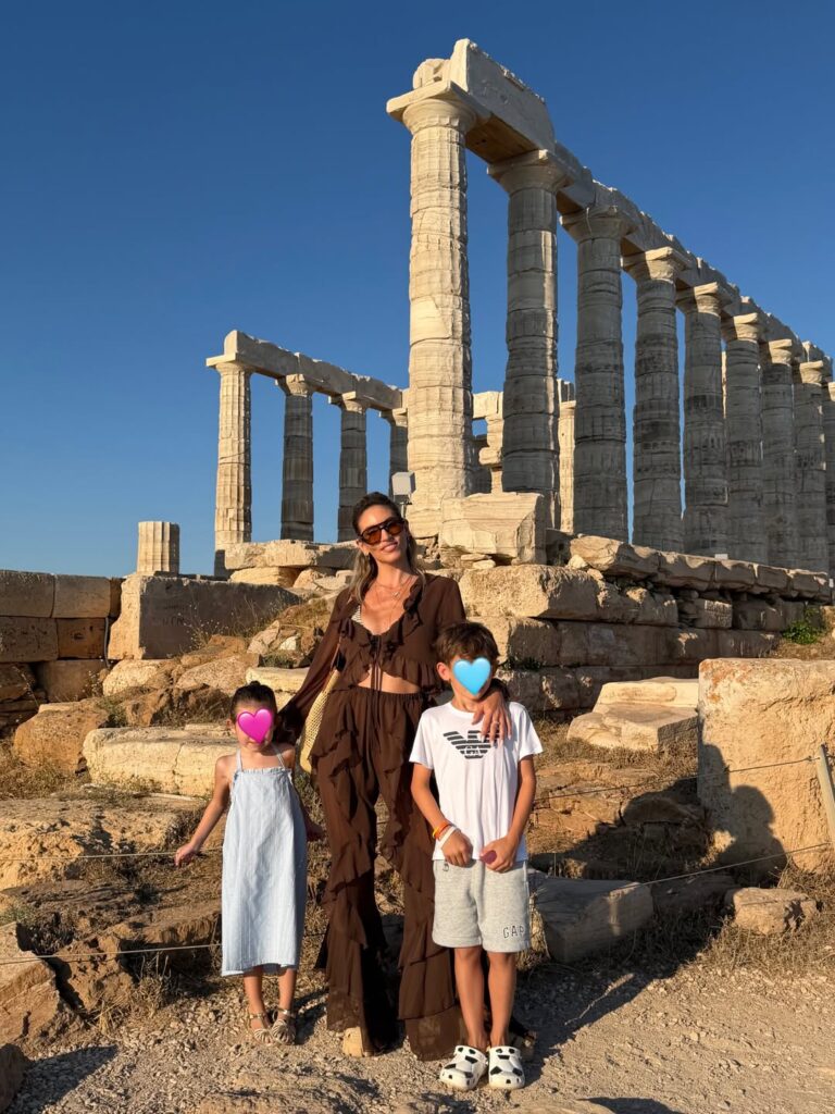 Η Αθηνά Οικονομάκου και τα παιδιά της
