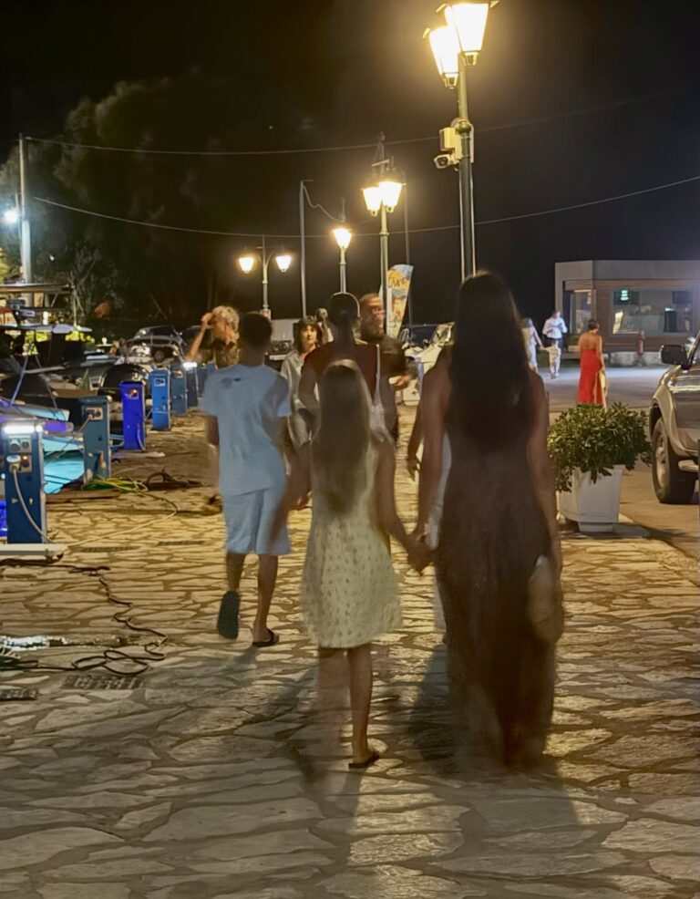 Κόρες Ελένης Μενεγάκη