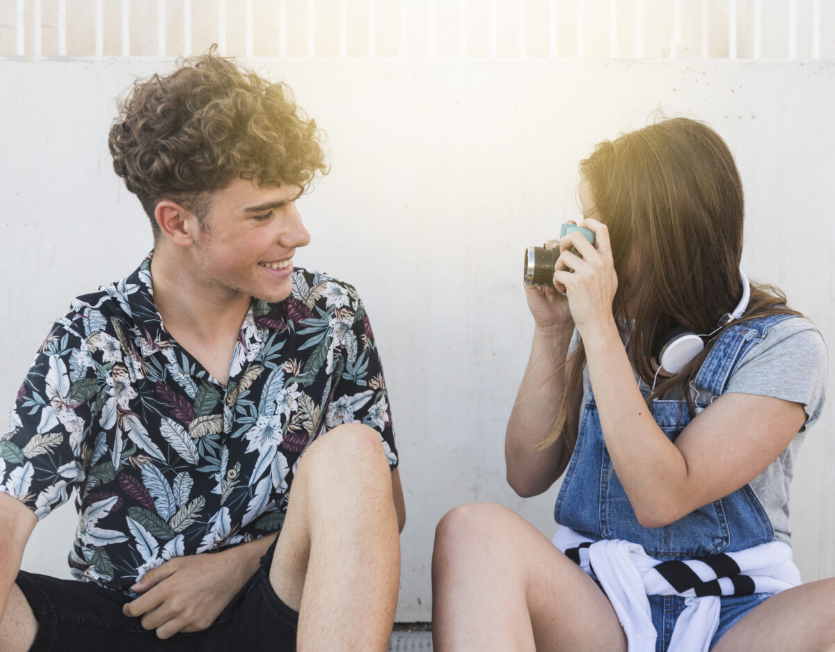 Gen Z: Σχεδόν 1 στους 2 άνδρες δεν έχει κάνει ποτέ από κοντά την πρώτη κίνηση για ραντεβού – Μα πώς γίνεται;