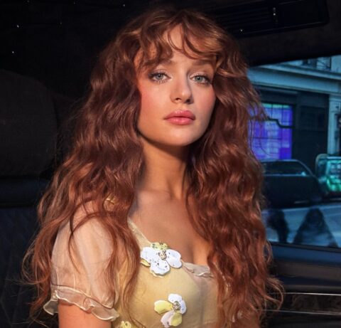Τα «wicked bangs» της Joey King είναι έμπνευση αν έχεις αφέλειες – και είχαν την υπογραφή του Δημήτρη Γιαννέτου