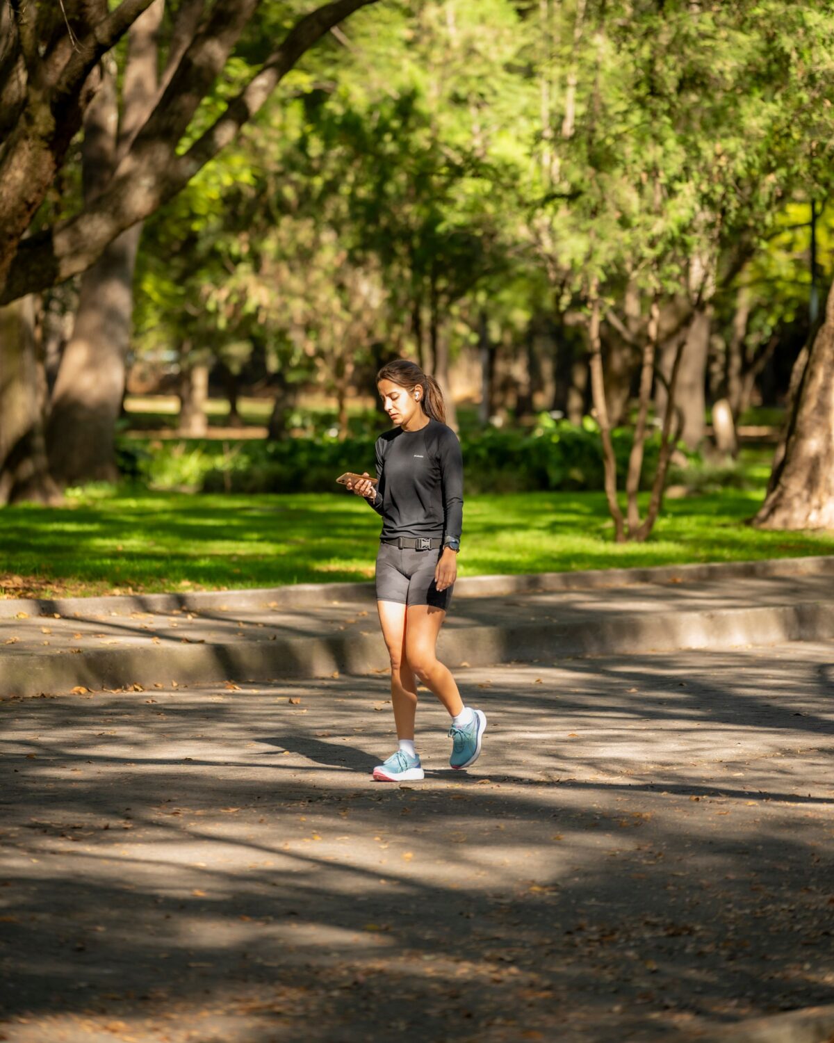 Lymphatic walking: Η viral προπόνηση που υπόσχεται ευεξία σε κάθε βήμα