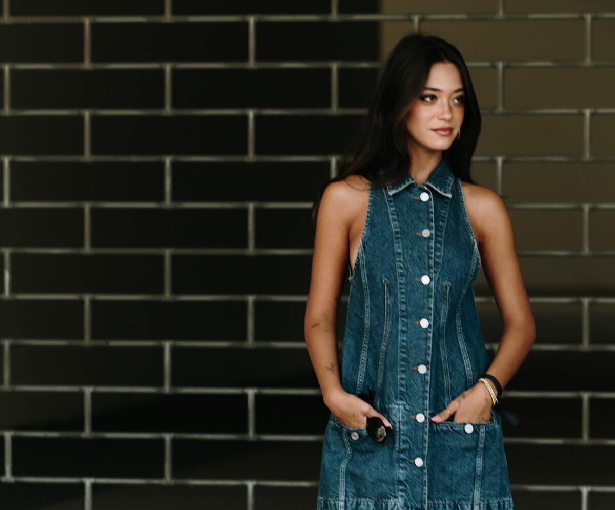Denim dress: 5 φρέσκοι τρόποι για να φορέσεις το πιο cool φόρεμα του καλοκαιριού