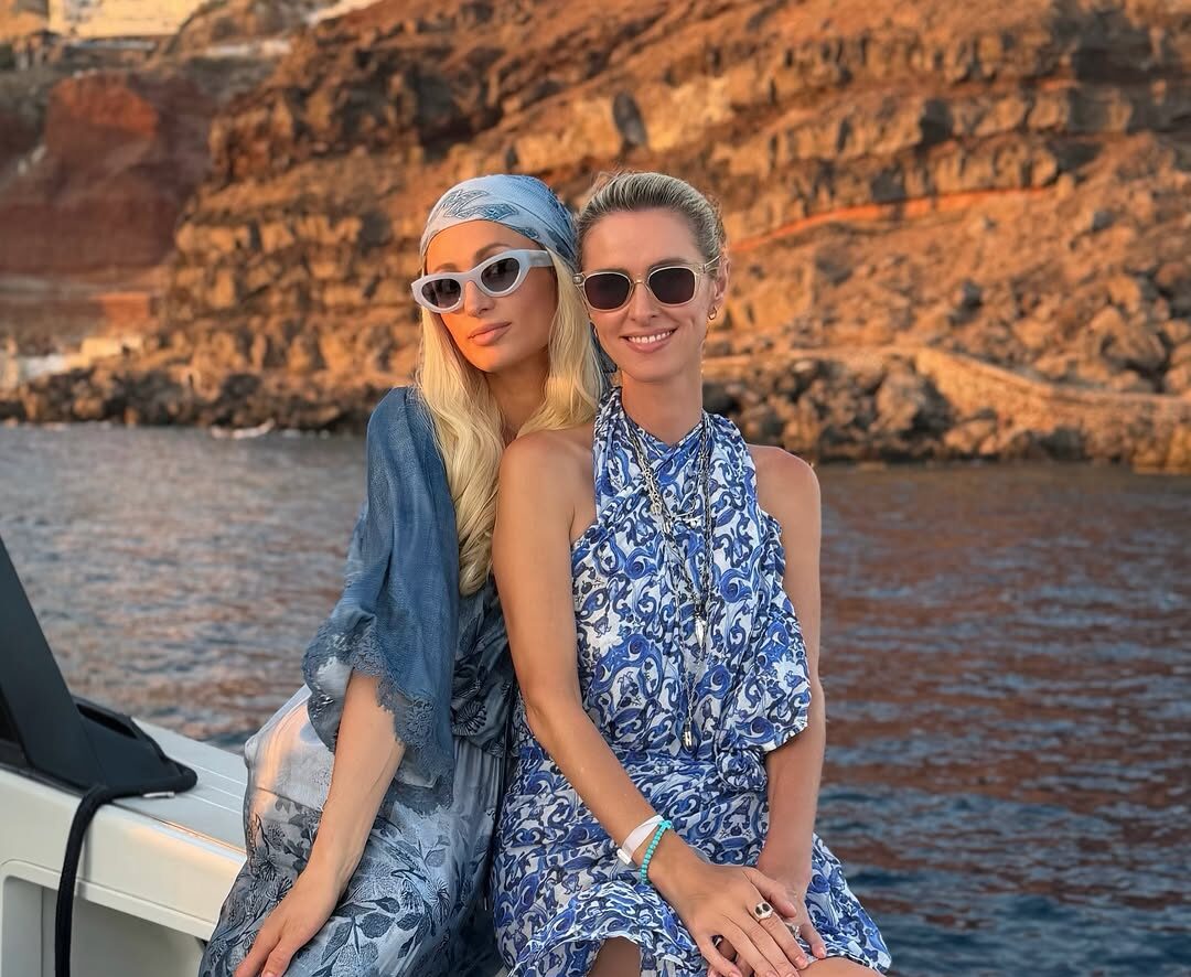 Paris Hilton και Nicky Hilton στη Σαντορίνη