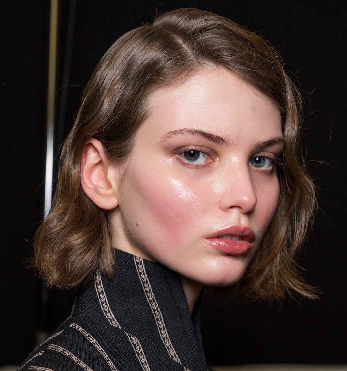 Φοράς σωστά το κονσίλερ; Διάσημη makeup artist αποκαλύπτει τα πιο συχνά λάθη