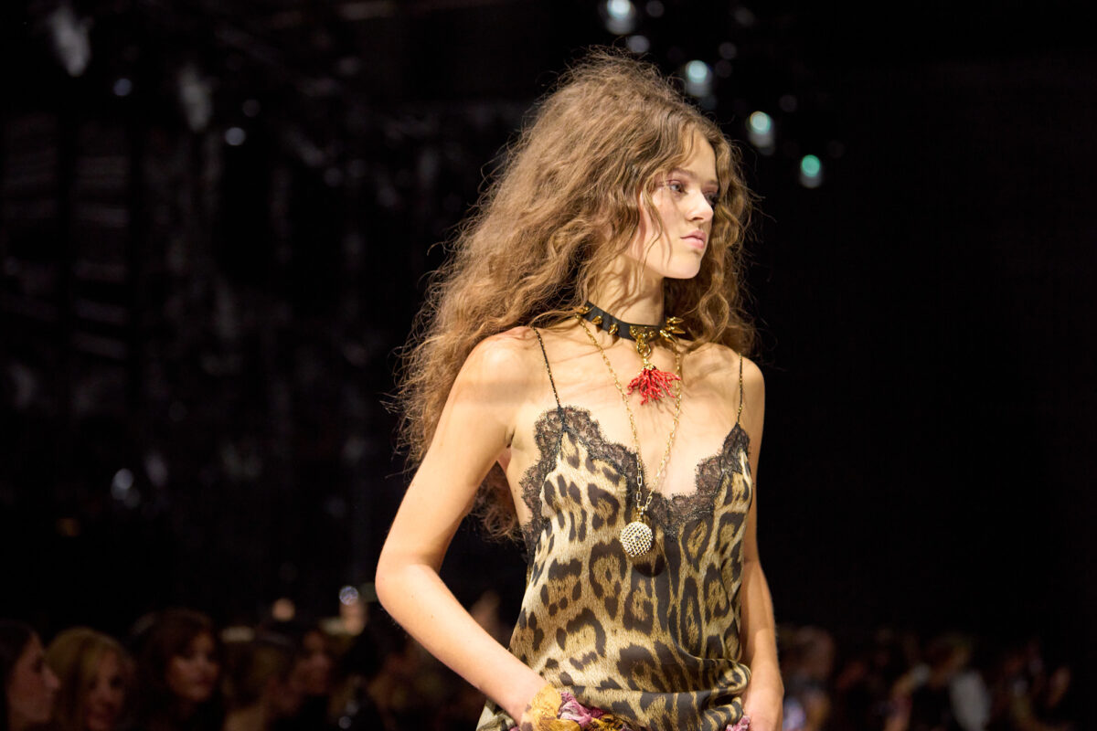 Milan Fashion Week: Ο οριενταλισμός της Alberta Ferretti, η grunge αισθητική της Marni και ο κλασικός Roberto Cavalli