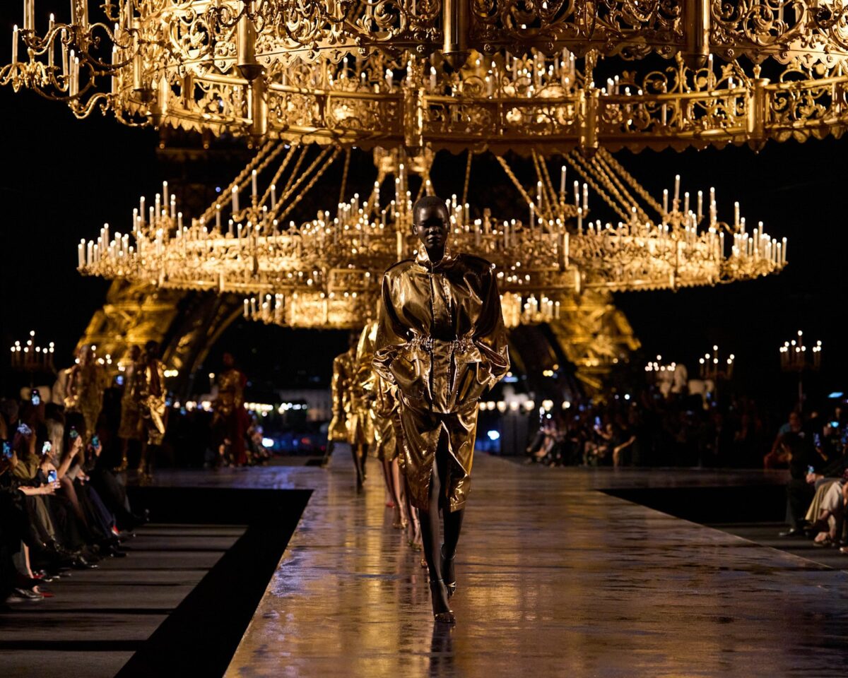 Paris Fashion Week: Η ξεπεσμένη αριστοκρατία του Dior, ο πειραματισμός του Maison Margiela και η «χρυσή» συγκίνηση του Saint Laurent