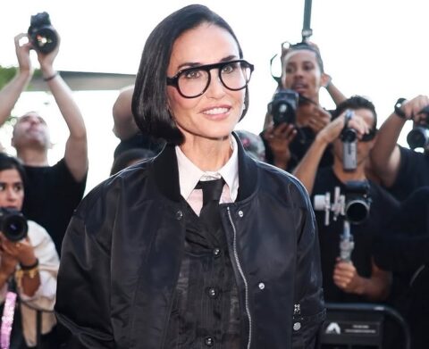 Demi Moore: Η αλήθεια πίσω από το κοντό καρέ της που τρέλανε το ίντερνετ