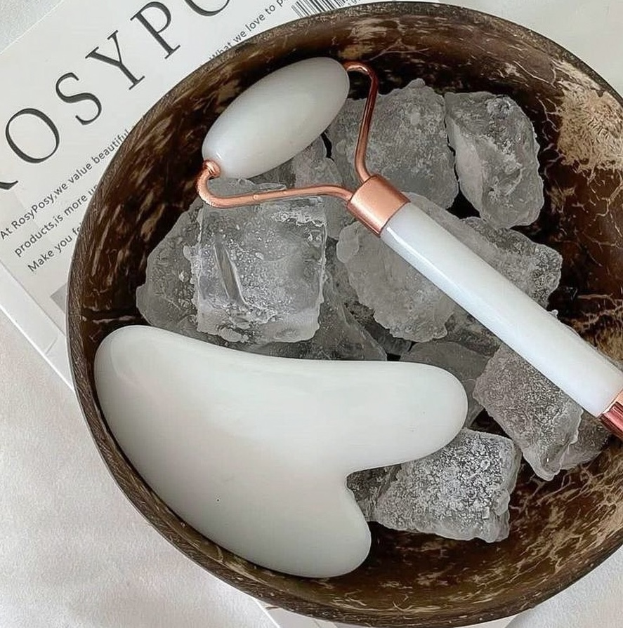 Gua Sha: Πώς θα το χρησιμοποιήσεις σωστά για να διώξεις το πρήξιμο