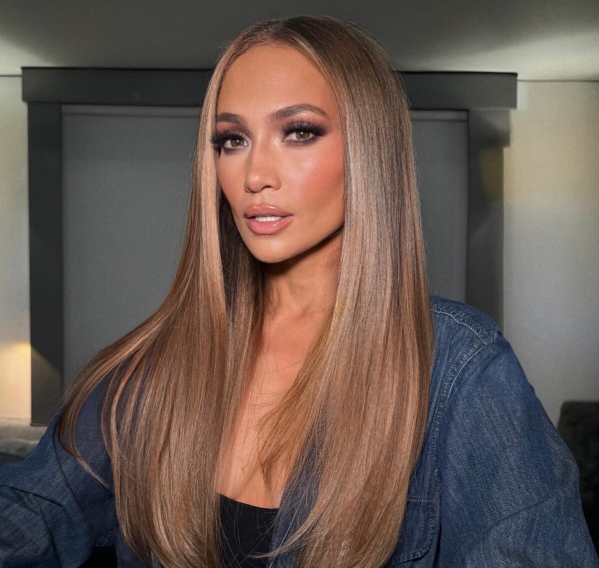 jennifer jlo lopez sleek hair λείανση στο σπίτι μαλλιά muse gr