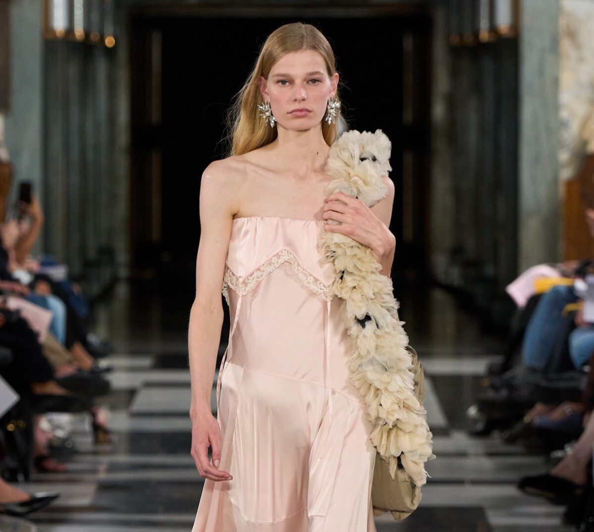London Fashion Week SS2027: Οι μεγάλες τάσεις που ξεχώρισαν