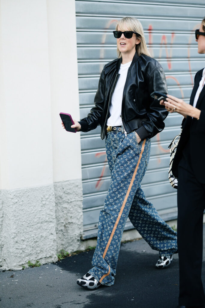 Jean με leather jacket