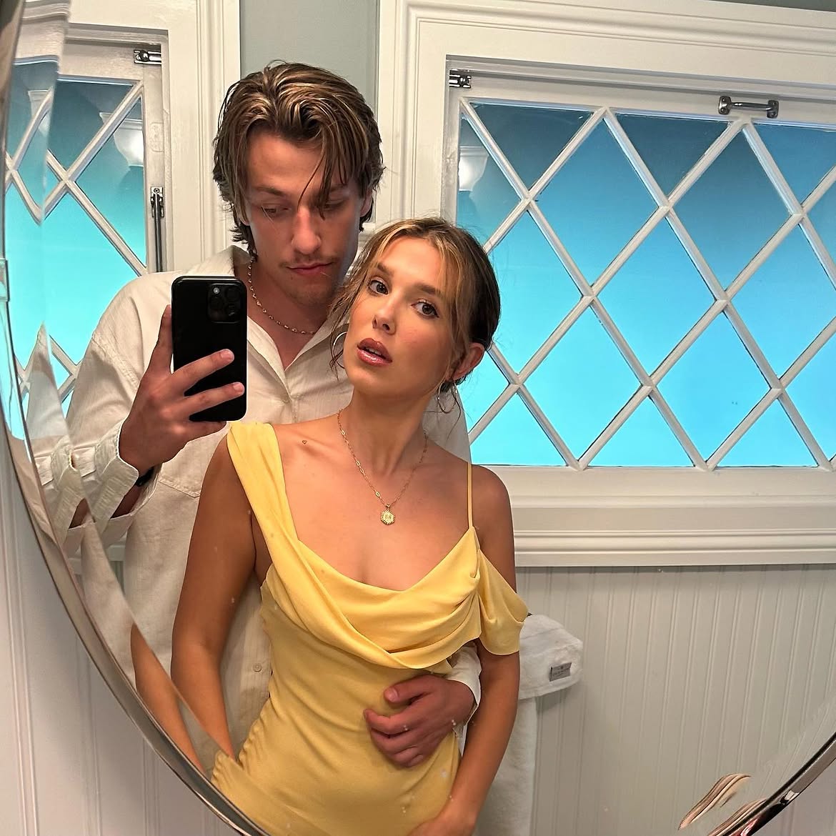 Millie Bobby Brown & Jake Bongiovi: Έγιναν γονείς για 2η φορά – Η πρώτη φωτογραφία με το μωρό τους