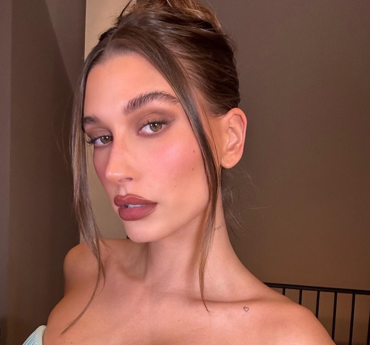 Suede eyeshadow: Η soft εκδοχή των smoky eyes είναι η πιο δυνατή τάση μακιγιάζ τώρα