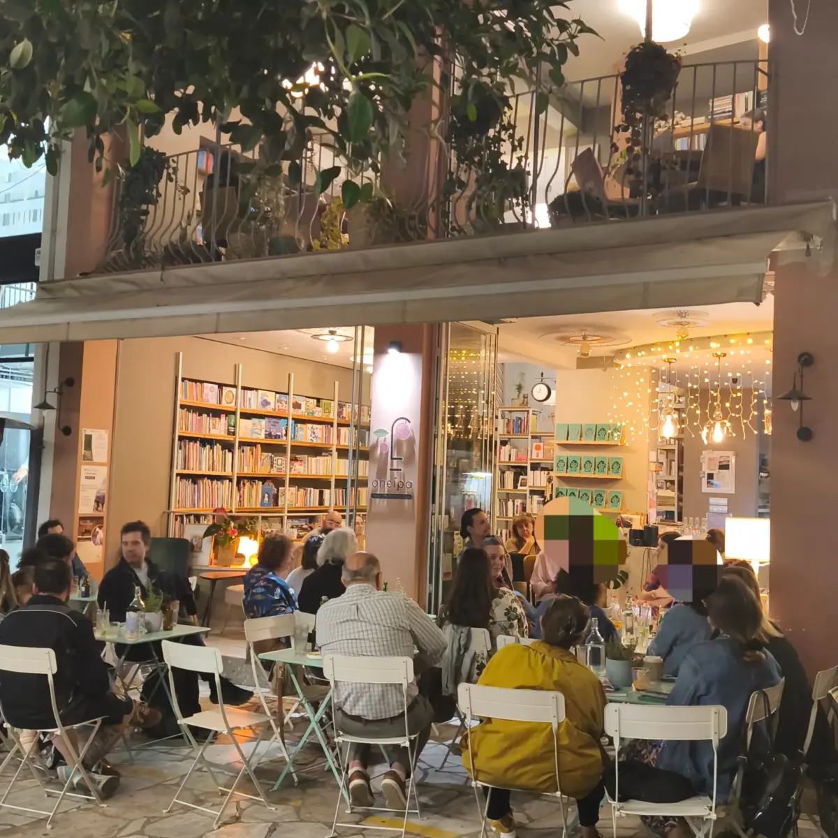 Από την Πάτμο μέχρι τη Νάξο και το Θησείο: 10 μικρά βιβλιοπωλεία της Ελλάδας