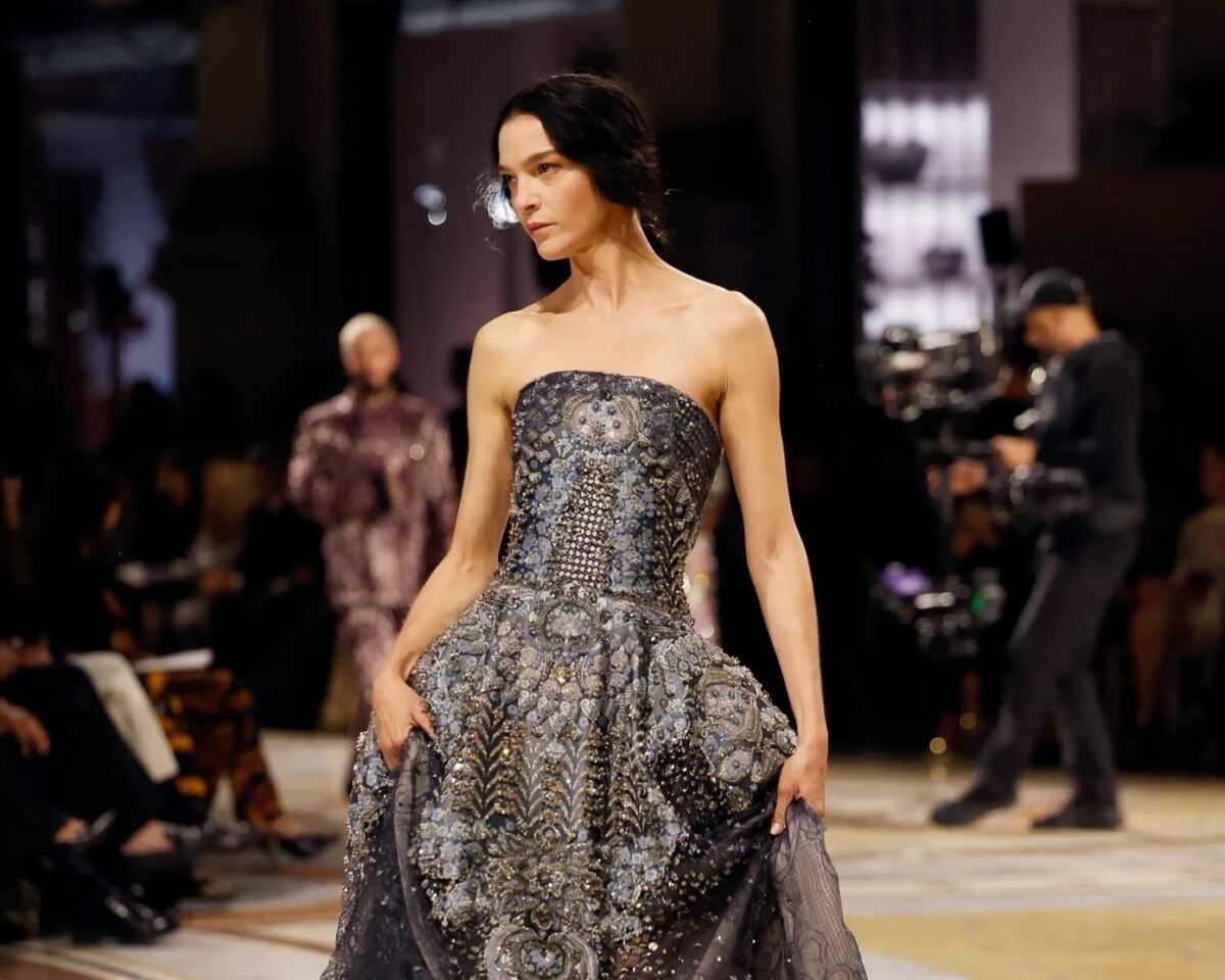 Η Vogue World προσγειώνεται στο Μιλάνο: 5 πράξεις ενός fashion spectacle που επαναπροσδιορίζει το “Made in Italy”