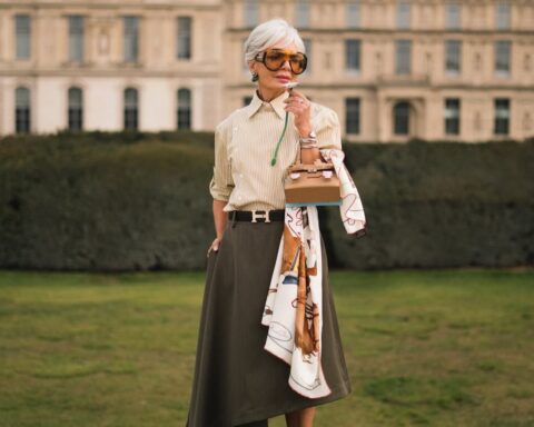Είσαι 50+; 4+1 stylish κομμάτια που πρέπει να προσθέσεις στην ντουλάπα σου για να παραμείνεις κομψή αυτό το φθινόπωρο