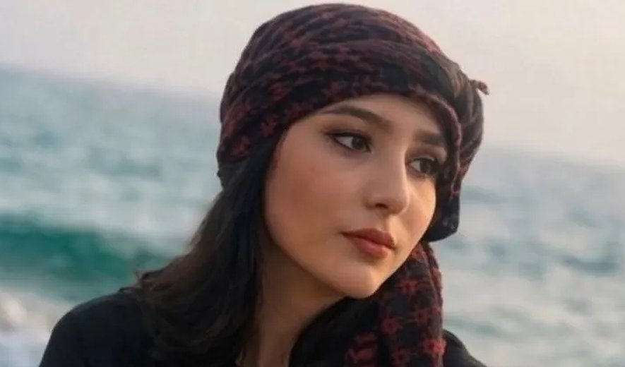 «Γίνετε η φωνή μου»: Η 23χρονη Najmeh Amini καταδικάστηκε σε θάνατο στο Ιράν για αναρτήσεις στα social media – Το μήνυμά της & οι 600 εκτελέσεις μέσα στο 2026