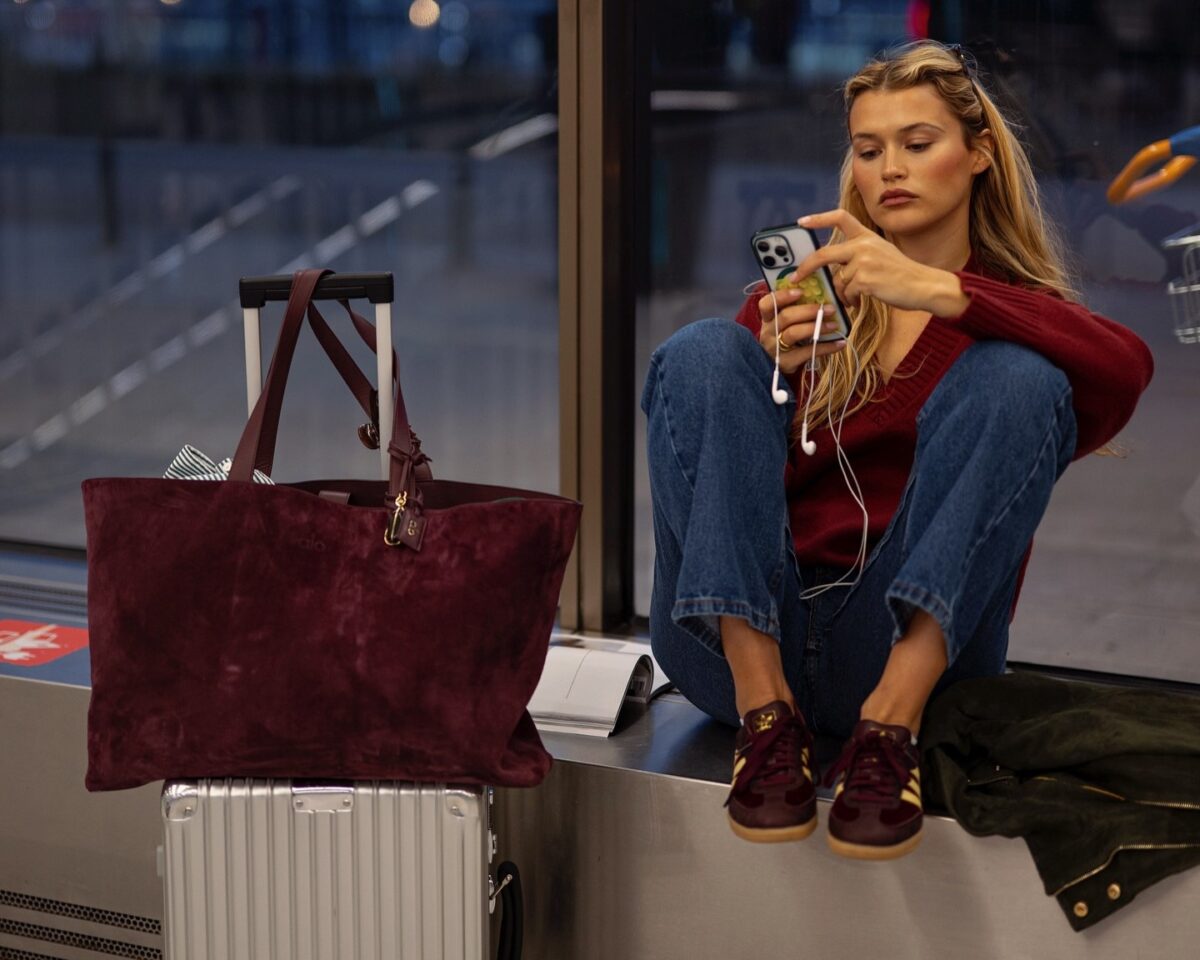 Airport Style: Τι να μην φορέσεις όταν ταξιδεύεις με αεροπλάνο αν θέλεις να παραμείνεις στιλάτη και άνετη – 3+1 κομμάτια που πρέπει να αποφύγεις