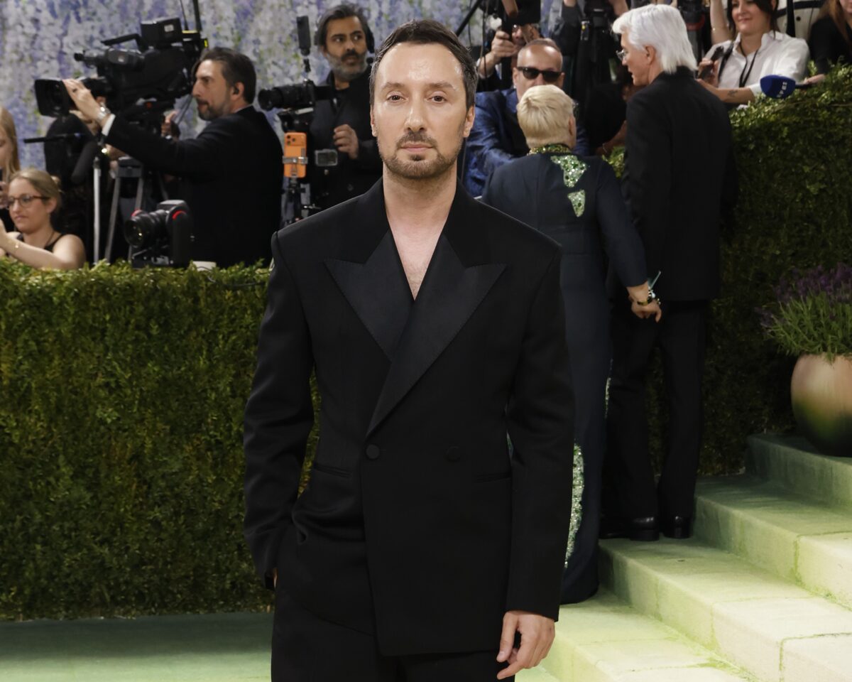 Τίτλοι Τέλους: Ο Anthony Vaccarello αποχωρεί από τον Saint Laurent μετά από μια δεκαετία θριάμβων