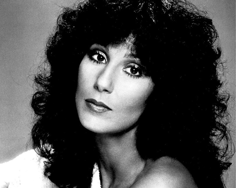 Η Cher μοιράζεται το μυστικό πίσω από το πιο iconic naked dress – Η συνεισφορά της Marlene Dietrich