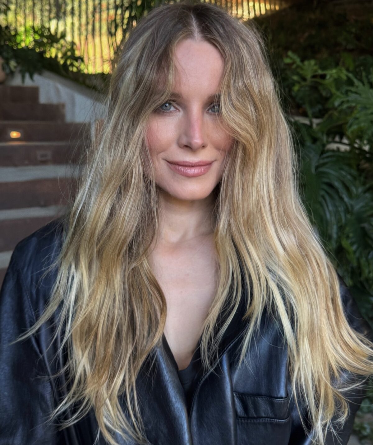 Ο Δημήτρης Γιαννέτος έκανε τέλεια «post-Pilates» waves στην Kristen Bell και θέλουμε να τα αντιγράψουμε τώρα