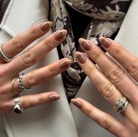Coffee nails: Οι πιο εθιστικές αποχρώσεις του καφέ για το επόμενο φθινοπωρινό μανικιούρ σου