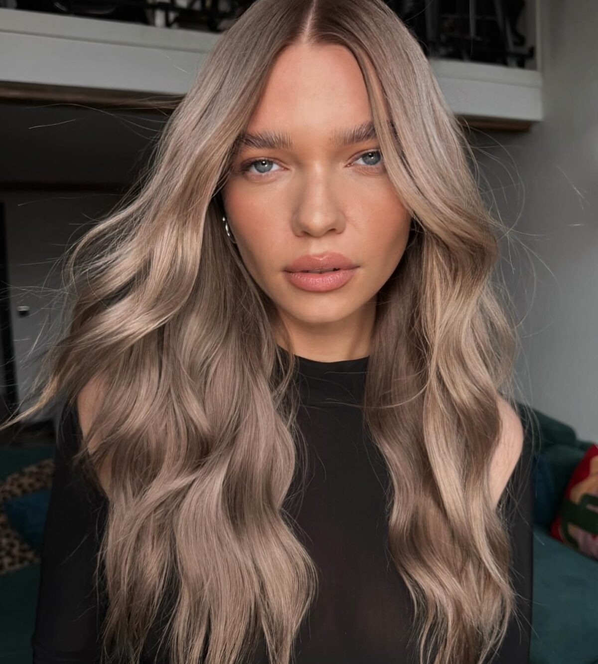 Mushroom blonde: Αυτό είναι το πιο δημοφιλές hair color για το φθινόπωρο – και είναι εύκολο στη συντήρηση