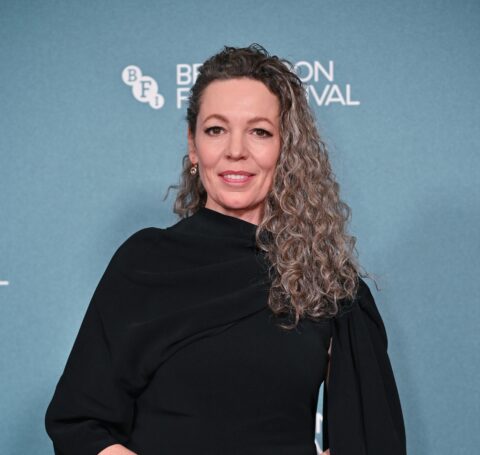 Τα «Butter Toffee» nails της Olivia Colman είναι το πιο γλυκό φθινοπωρινό μανικιούρ με ένα αναπάντεχο twist