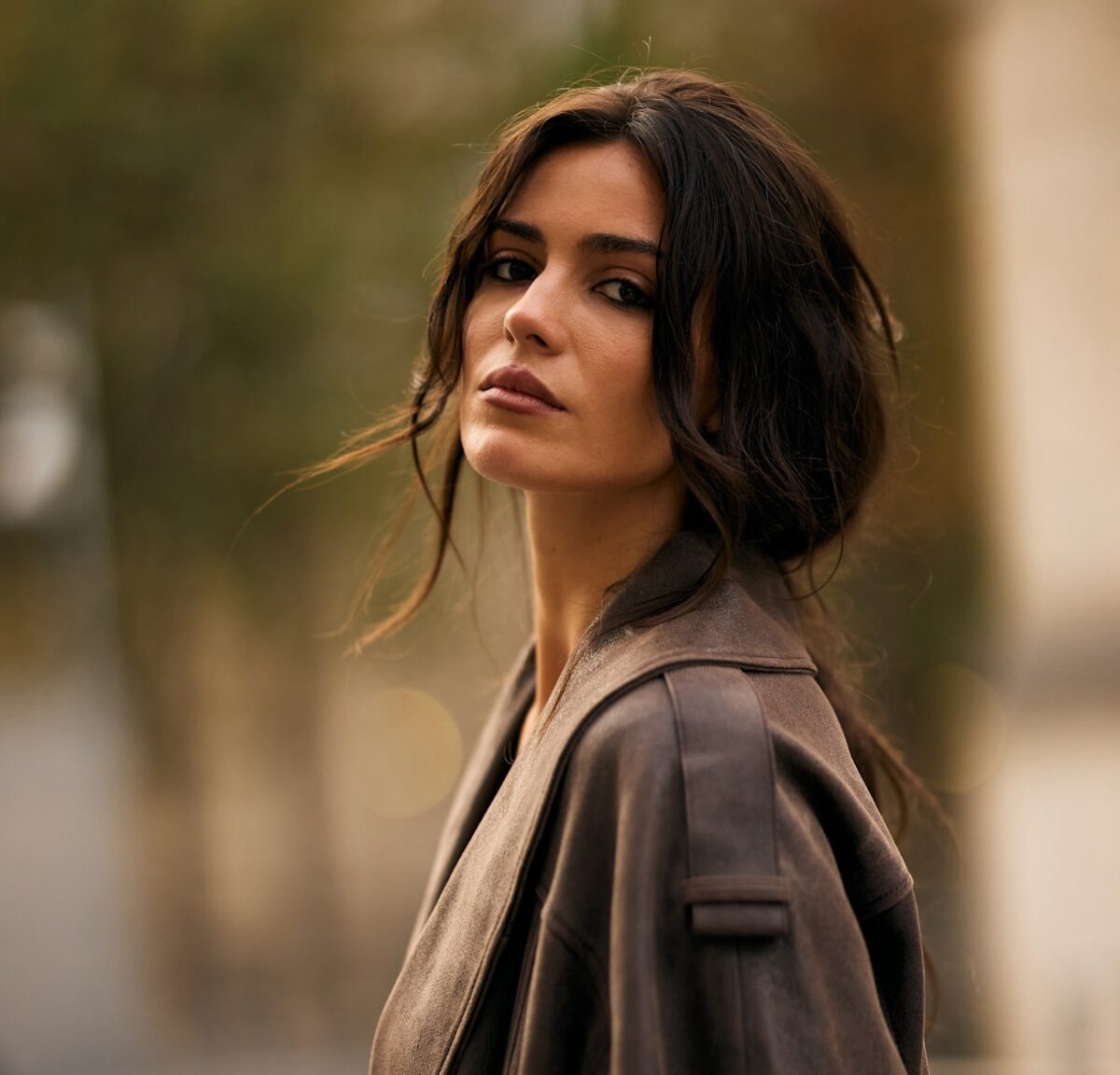 Lazy Saturday Makeup: Πώς θα πετύχεις το πιο λαμπερό look σε 5 λεπτά