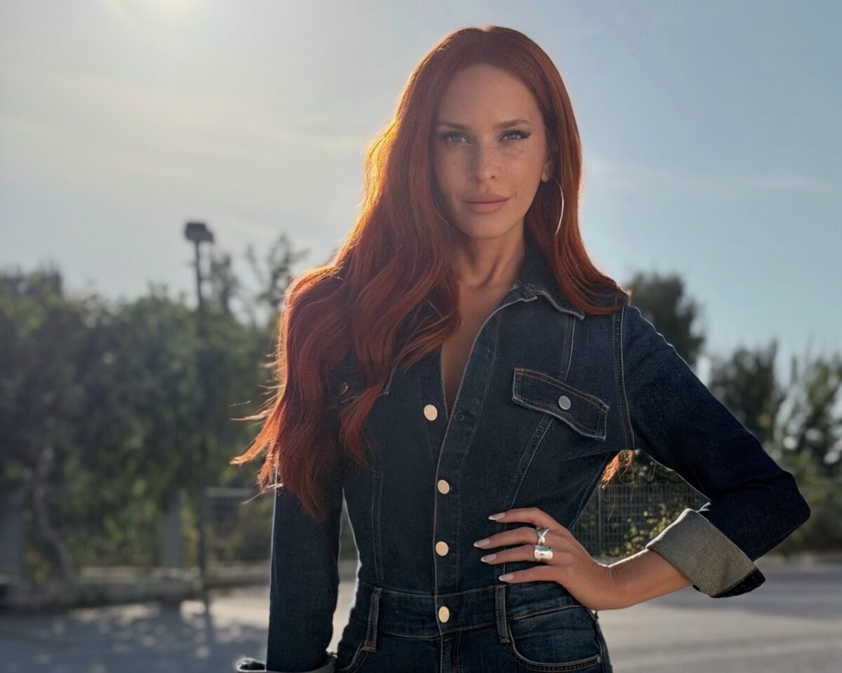 Η Σίσσυ Χρηστίδου φόρεσε την cool denim ολόσωμη φόρμα που θέλεις στην ντουλάπα σου!