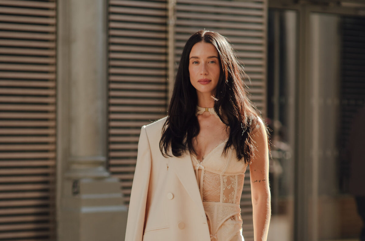 PFW Street Style: 4+1 trends που έκλεψαν τα φλας στους δρόμους του Παρισιού